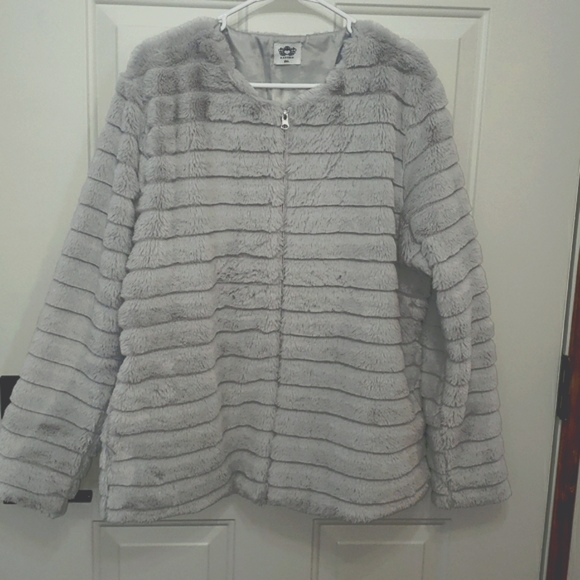 Faux Fur Jacket - Picture 1 of 6